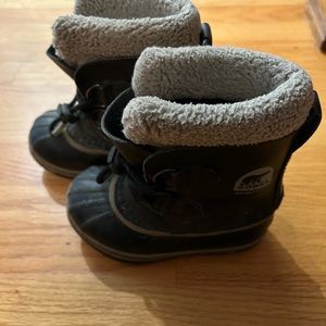 Size 10c Sorel snow boots